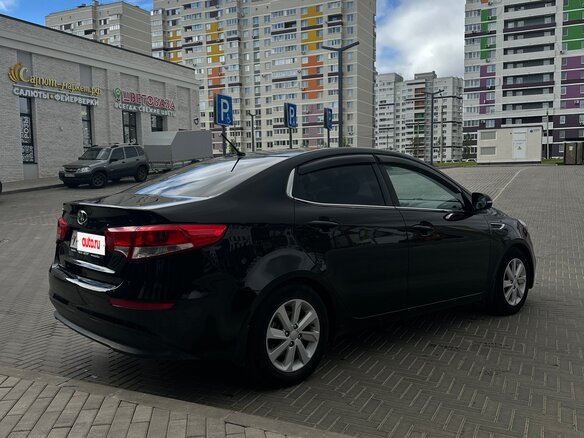 2016 Kia Rio III Рестайлинг, чёрный, 1050000 рублей - вид 3