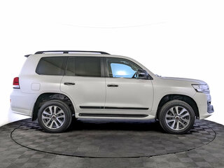 2020 Toyota Land Cruiser 200 Series Рестайлинг 2, белый, 8620000 рублей, вид 4