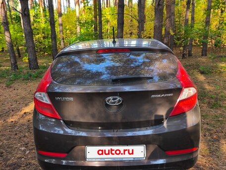 2015 Hyundai Solaris I Рестайлинг, коричневый, 730000 рублей, вид 3