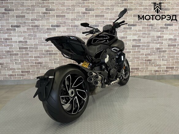 2023 Ducati Diavel V4, чёрный - вид 4