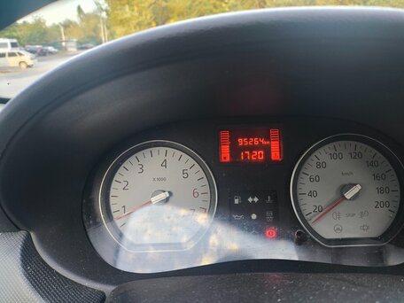 2010 Renault Sandero I, бежевый, 480000 рублей, вид 3