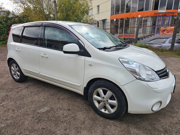 2013 Nissan Note I Рестайлинг, белый, 850000 рублей - вид 9
