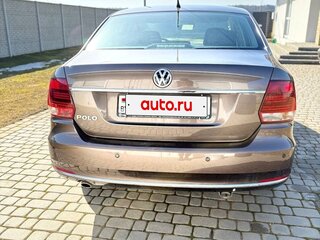 2015 Volkswagen Polo V Рестайлинг, коричневый, 1011083 рублей, вид 2