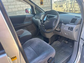 2007 Toyota Voxy II (R70), серебристый, 650000 рублей, вид 4