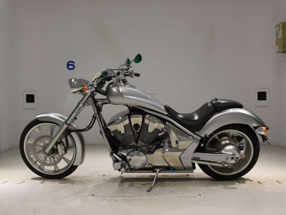 2010 Honda VT 1300CX Fury, серебристый, 810000 рублей - вид 2