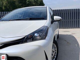 2016 Toyota Vitz III (XP130) Рестайлинг, белый, 900000 рублей, вид 1