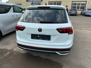 2021 Volkswagen Tiguan II Рестайлинг, белый, 3600000 рублей, вид 4