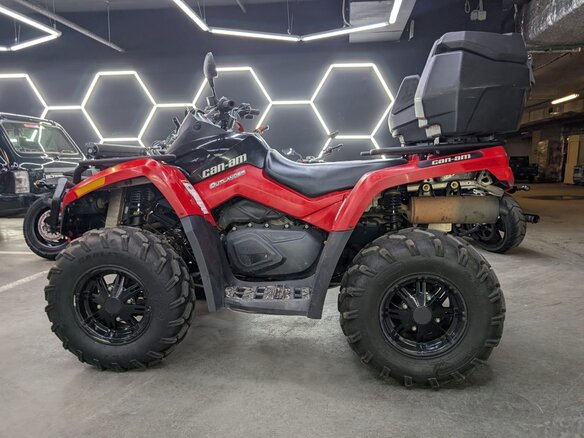 2011 BRP Can-Am Outlander 500, красный, 750000 рублей - вид 4