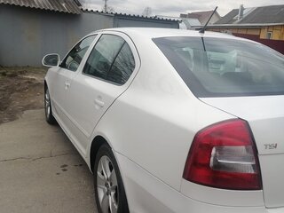 2010 Skoda Octavia Czech market II (A5) Рестайлинг, белый, 650000 рублей, вид 4