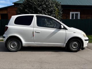2002 Toyota Vitz I (P10), белый, 250000 рублей, вид 4