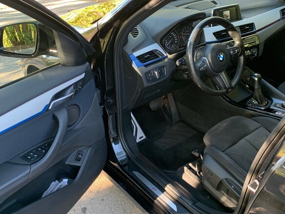 2018 BMW X1 20i xDrive II (F48), чёрный, 3000000 рублей - вид 6