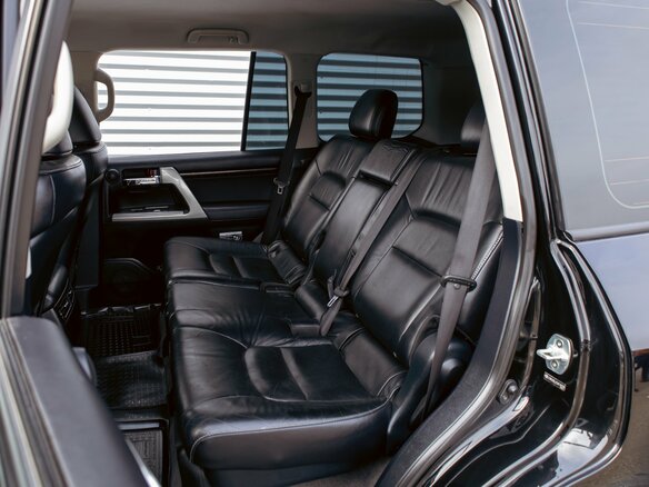 2013 Toyota Land Cruiser 200 Series Рестайлинг 1, чёрный, 2895000 рублей - вид 16