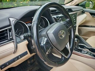 2019 Toyota Camry VIII (XV70), чёрный, 2032116 рублей, вид 4