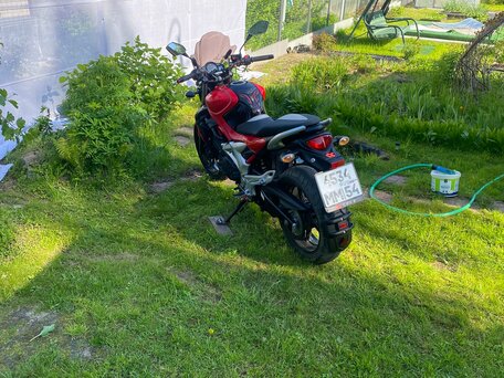 2010 Suzuki SFV 400 Gladius, красный, 480000 рублей, вид 4