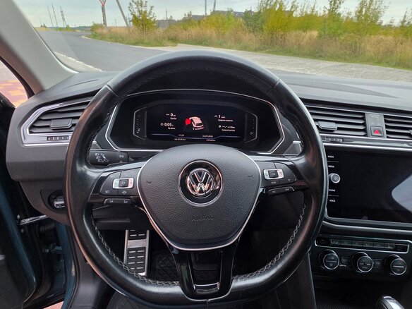 2019 Volkswagen Tiguan II, серый, 1950000 рублей - вид 5