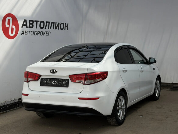 2017 Kia Rio III Рестайлинг, белый, 999000 рублей - вид 4