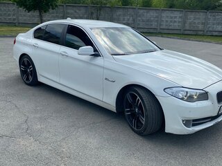 2013 BMW 5 серии 520i VI (F10/F11/F07), белый, 1730000 рублей, вид 3