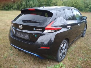 2018 Nissan Leaf II (ZE1), чёрный, 2000000 рублей, вид 3