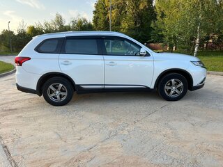 2015 Mitsubishi Outlander III Рестайлинг 2, белый, 1550000 рублей, вид 5