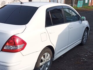 2011 Nissan Tiida I Рестайлинг, белый, 900000 рублей, вид 4