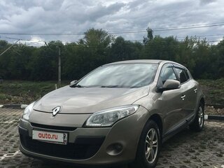 2012 Renault Megane III Рестайлинг, серебристый, 850000 рублей, вид 3