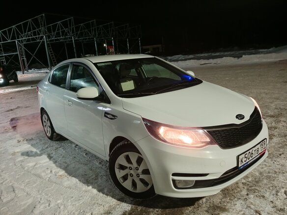 2017 Kia Rio III Рестайлинг, белый, 970000 рублей - вид 6