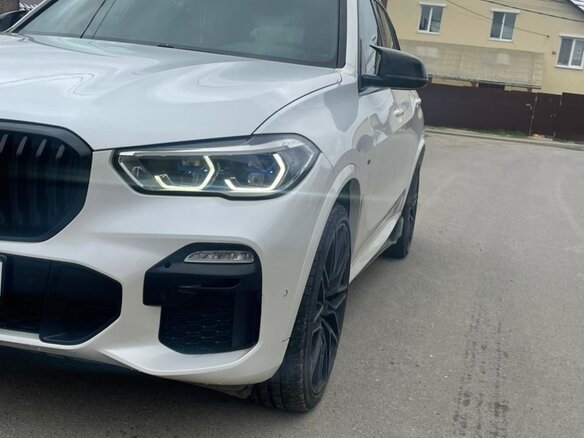 2019 BMW X5 30d IV (G05/G18), белый, 5850000 рублей - вид 2