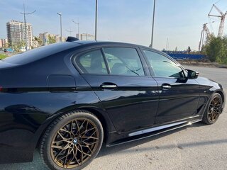 2017 BMW 5 серии 530i xDrive VII (G30/G31/G38), чёрный, 3700000 рублей, вид 3