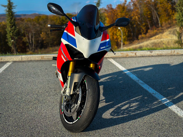 2019 Ducati Panigale V4, серый, 2000000 рублей - вид 4