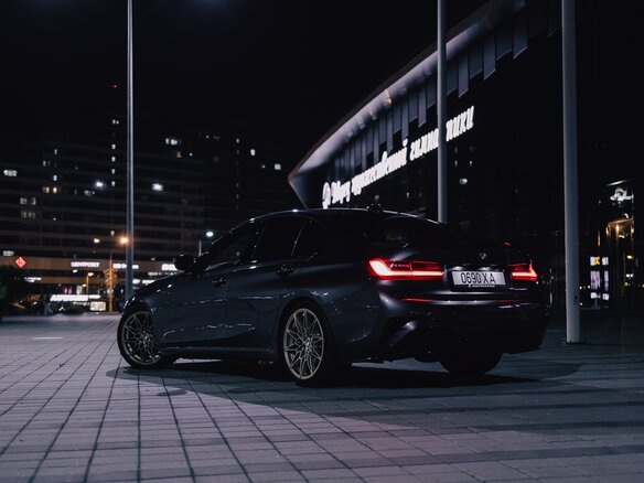 2019 BMW 3 серии 330i VII (G2x), серый, 3900000 рублей - вид 3