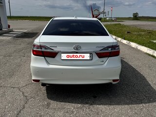 2015 Toyota Camry VII (XV50) Рестайлинг, белый, 1810000 рублей, вид 3