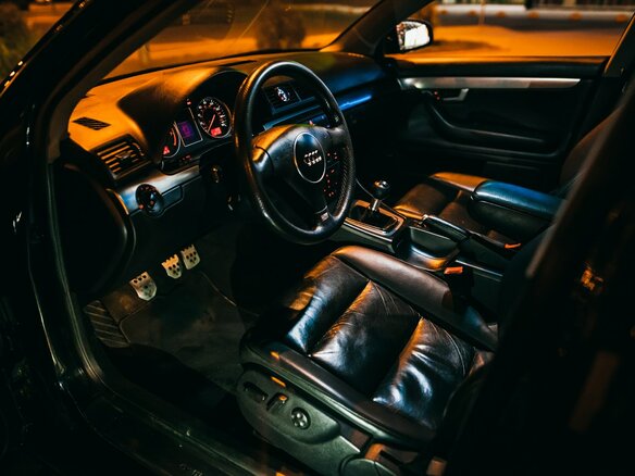 2004 Audi A4 II (B6), чёрный - вид 3