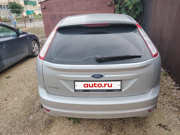 2010 Ford Focus II Рестайлинг, серебристый, 750000 рублей - вид 1