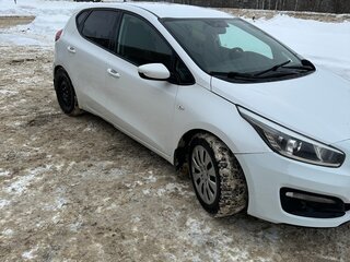 2016 Kia Ceed II Рестайлинг, белый, 1090000 рублей, вид 3