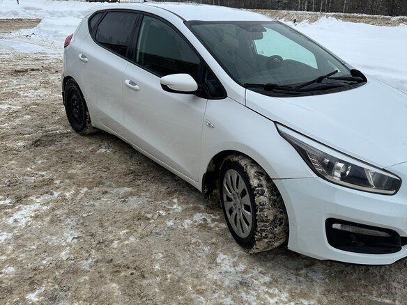 2016 Kia Ceed II Рестайлинг, белый, 1090000 рублей - вид 2