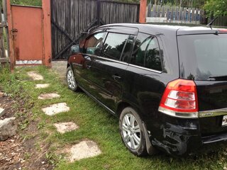 2010 Opel Zafira B Рестайлинг, чёрный, 400000 рублей, вид 3