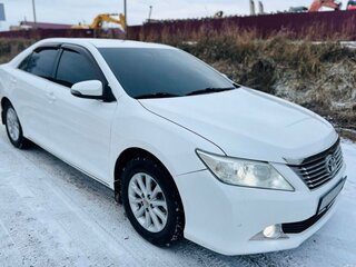 2013 Toyota Camry VII (XV50), белый, 1420000 рублей, вид 2
