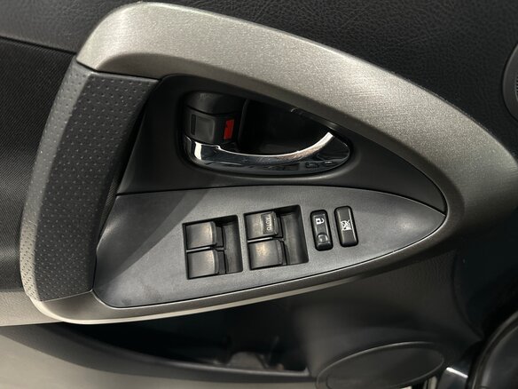 2011 Toyota RAV4 III (XA30) Рестайлинг, чёрный, 1000000 рублей - вид 6