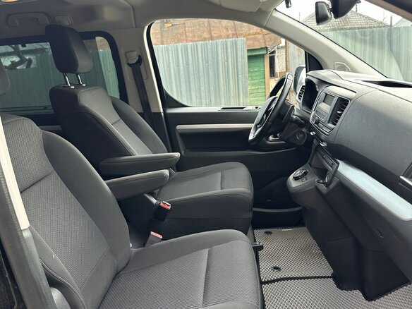 2020 Peugeot Traveller I, чёрный, 3750000 рублей - вид 8