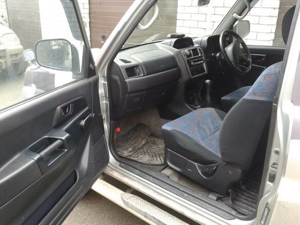 1999 Mitsubishi Pajero Pinin, серебристый - вид 2
