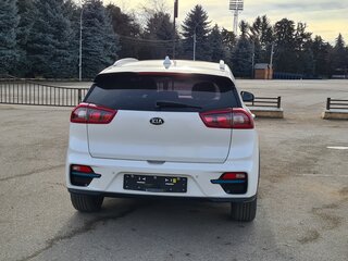 2018 Kia Niro I Рестайлинг, белый, 2299990 рублей, вид 3