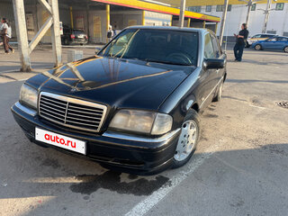 1995 Mercedes-Benz C-Класс 220 I (W202), чёрный, 190000 рублей, вид 1