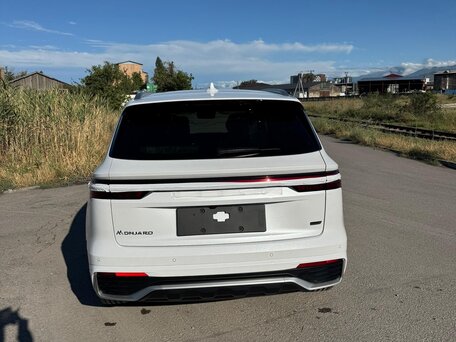 2026 Geely Monjaro (Xingyue L) I Рестайлинг 2 (China Market), белый, 4000000 рублей, вид 5