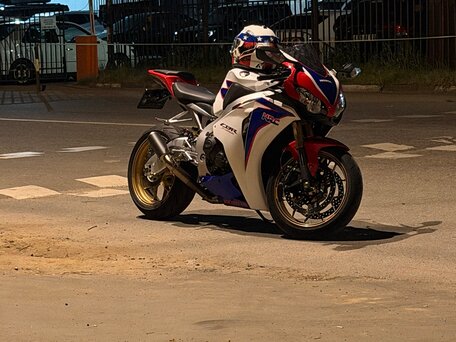 2010 Honda CBR 1000 RR/RA Fireblade, белый, 780000 рублей, вид 4