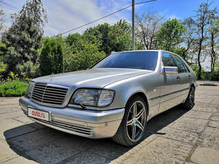 1998 Mercedes-Benz S-Класс 320 III (W140) Рестайлинг, серебристый, 470000 рублей, вид 1