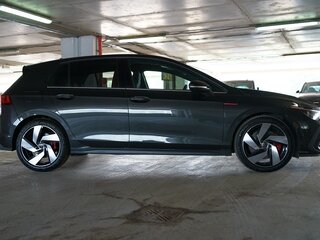 2022 Volkswagen Golf GTI VIII, серый, 3490000 рублей, вид 3