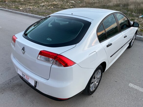 2008 Renault Laguna III, белый - вид 28