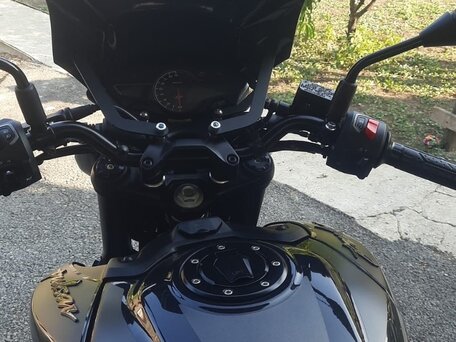 2023 Bajaj Pulsar N250, чёрный, 320000 рублей, вид 4