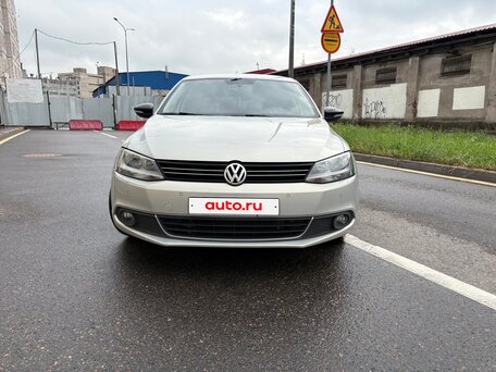 2014 Volkswagen Jetta VI, серебристый, вид 3