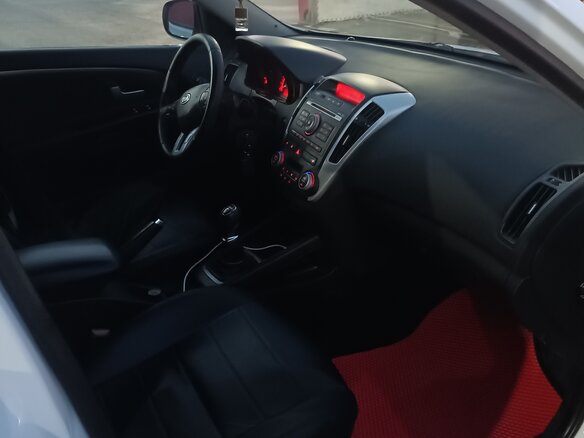 2010 Kia Ceed I, белый, 825000 рублей - вид 4